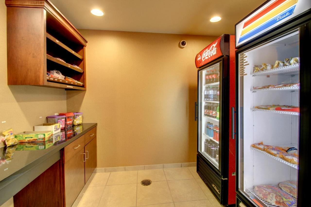 Stanton Inn And Suites Екстериор снимка