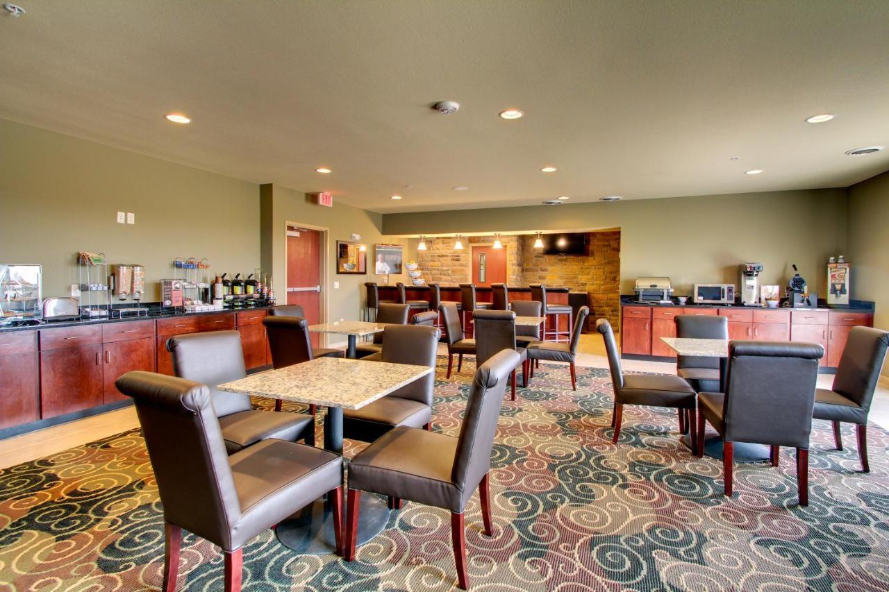 Stanton Inn And Suites Екстериор снимка