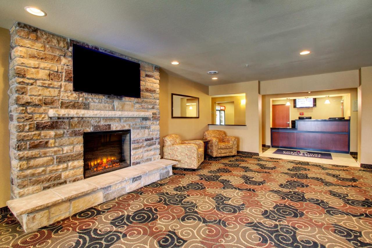 Stanton Inn And Suites Екстериор снимка