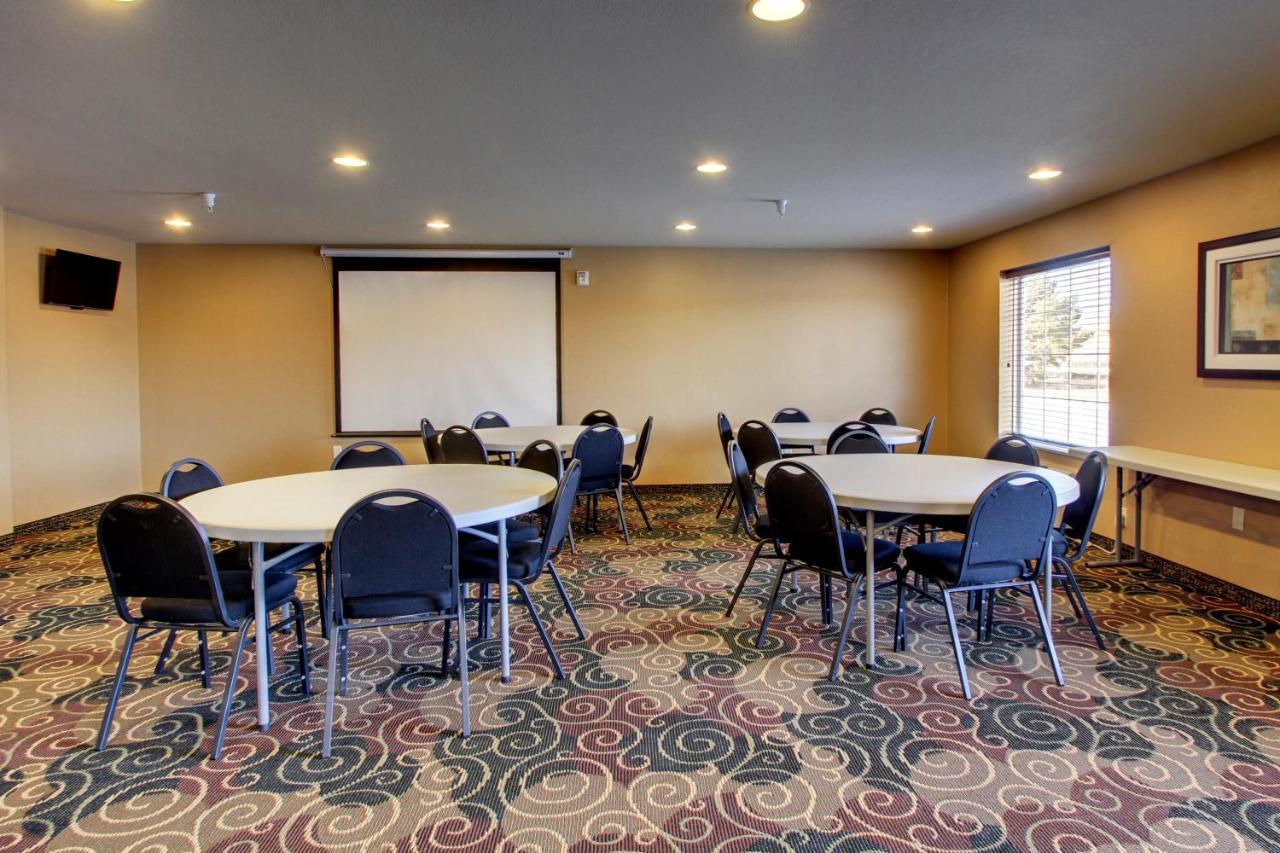 Stanton Inn And Suites Екстериор снимка
